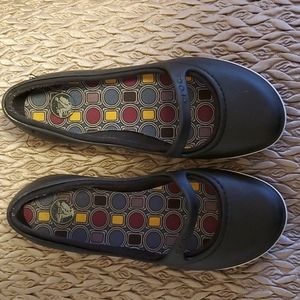 Crocs Black Slip On Flats w Elastic Decoration and White  Band, Size 8